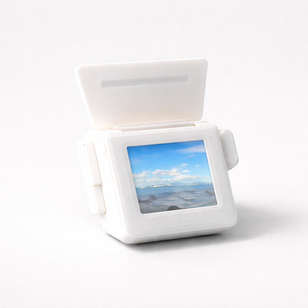 White viewfinder displaying a scenic image on a white background
